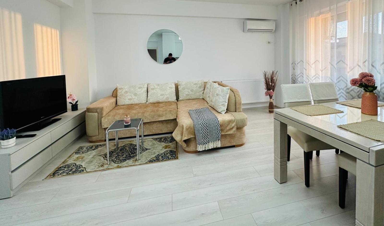 Palas Retreat - Q Residence ยาช ภายนอก รูปภาพ